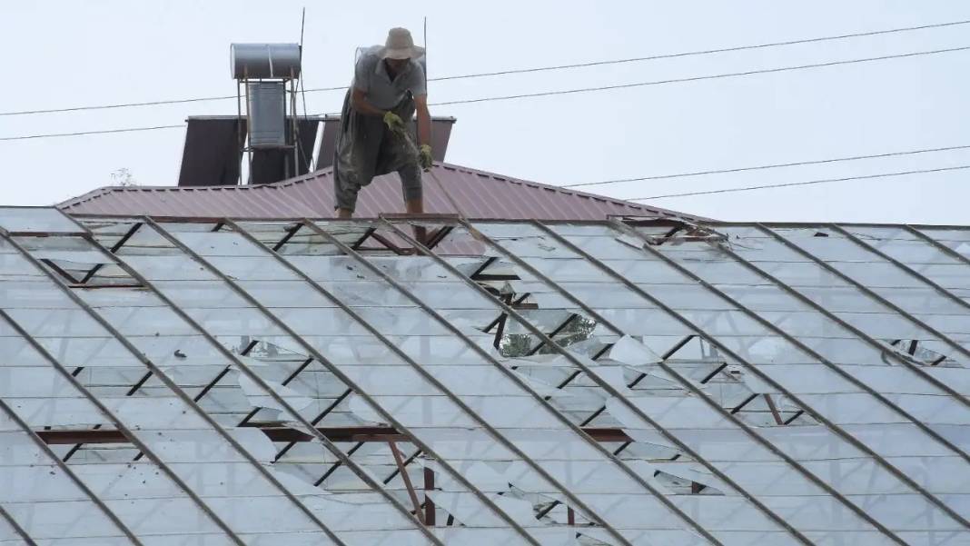 Mersin’de Seraları Yerle Bir Eden Hortum Kameraya Yansıdı! 5
